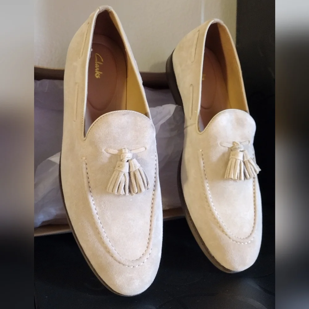 NIB MEN'S CLARKS TAUPE LOAFERS - Picture 10 of 12